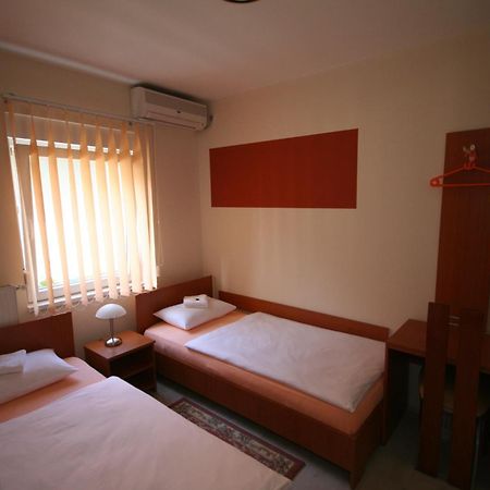 Vila DeLux Negotin Kamer foto