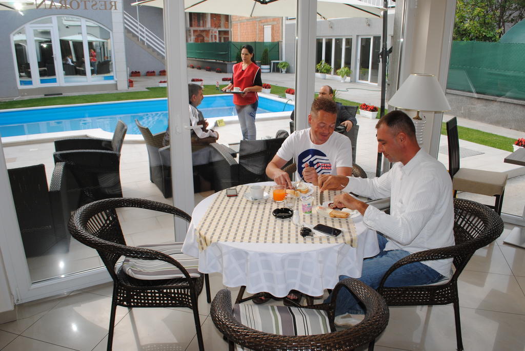Vila DeLux Negotin Buitenkant foto